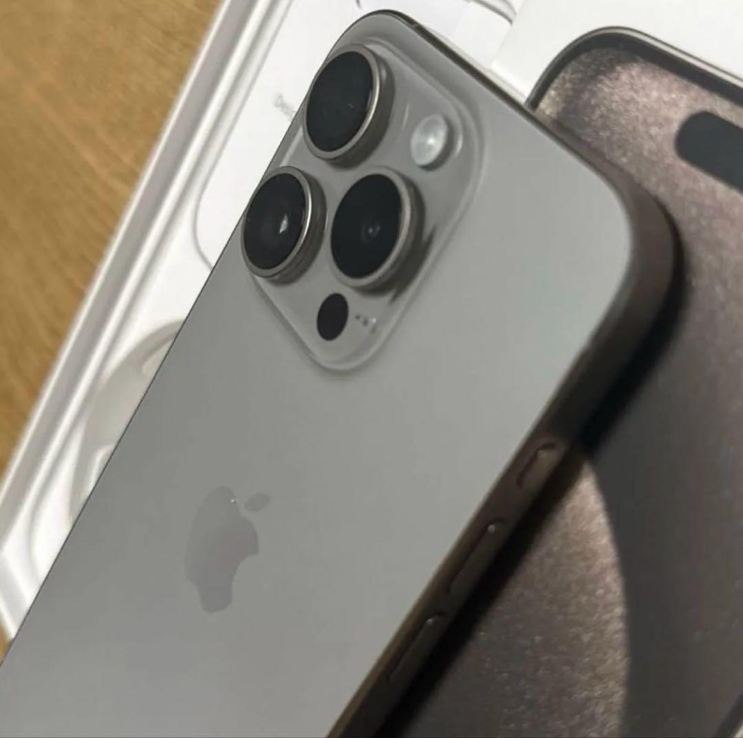 【美品】ifaceケースおまけ付きiPhone15 pro 256GB