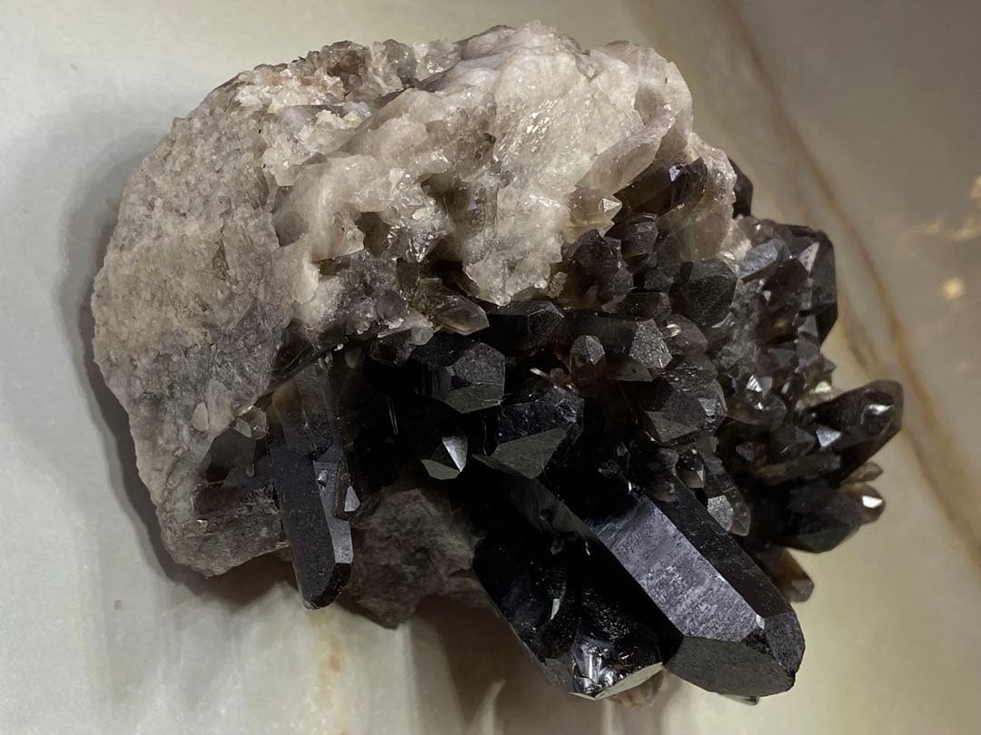 T1030-24ブラジル産水晶母岩モリオンスモーキークォーツ原石クラスター黒水晶