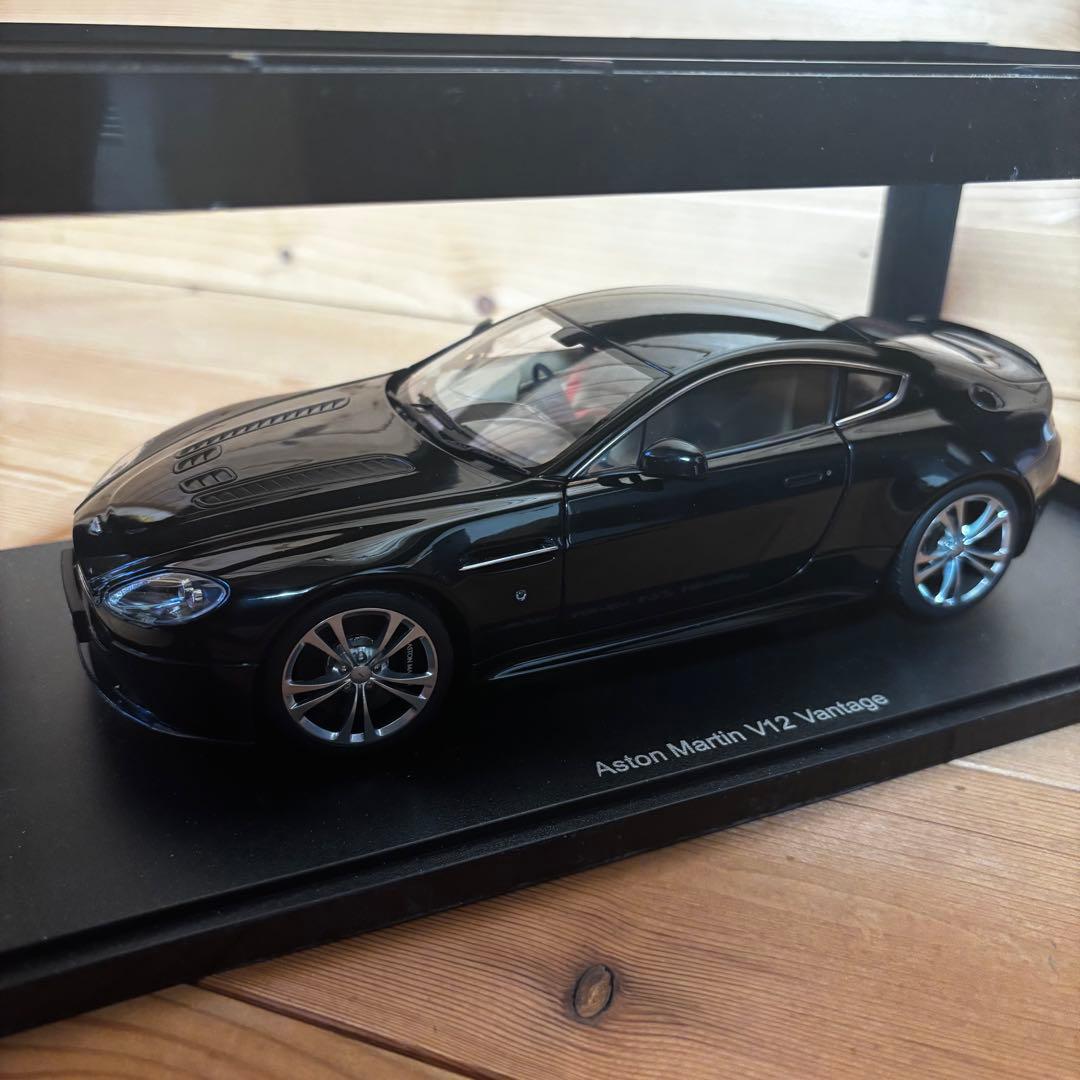 ミニカー 1/18 AUTOart ASTON MARTIN V12 Vantage
