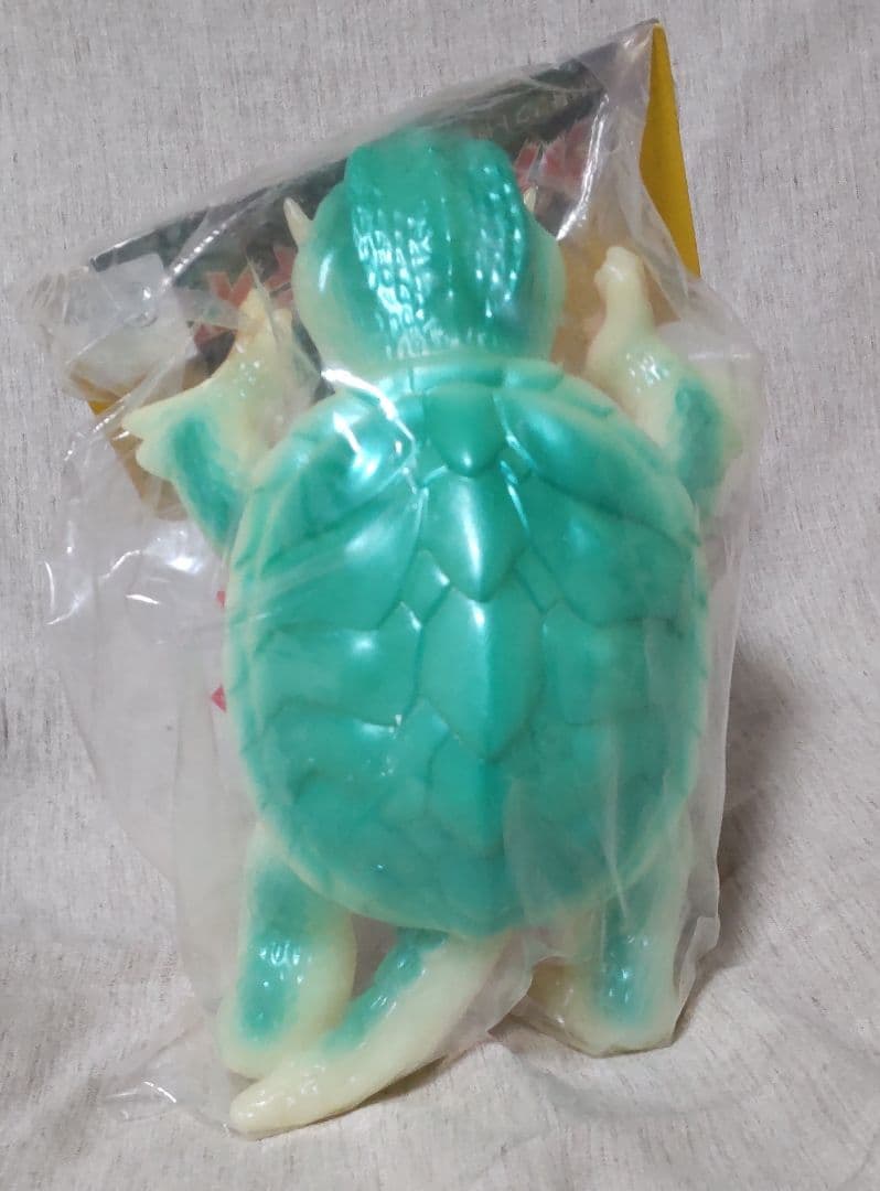 ハイパーホビー限定 蓄光 ガメラ２