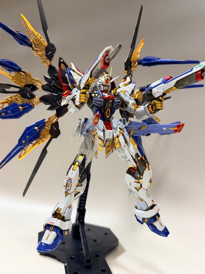 ガンプラ完成品　MGEXストライクフリーダムガンダム＆光の翼セット