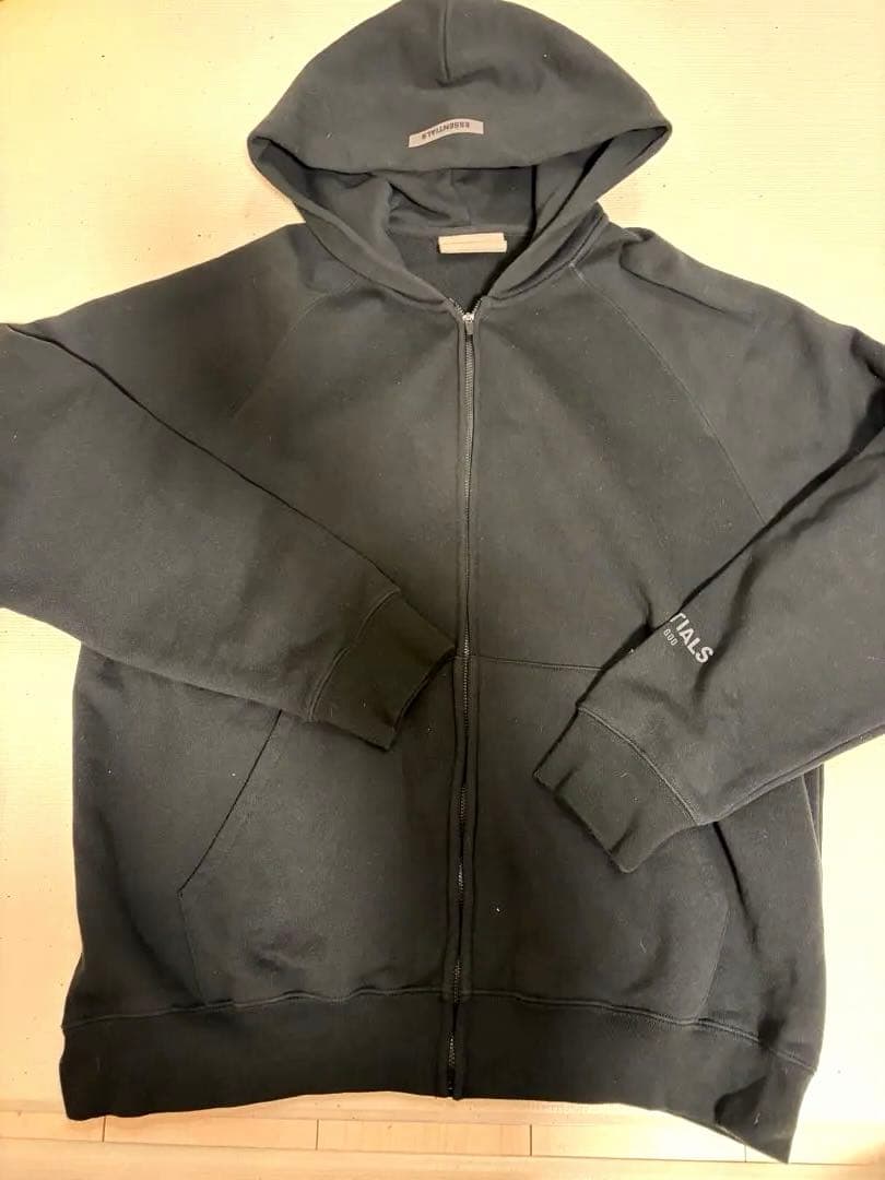 ESSENTIALS フルジップ パーカー ブラック　M