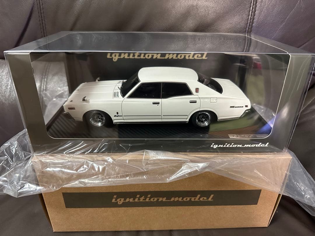 1/18 イグニッションモデル 330 セドリック 白 ignition