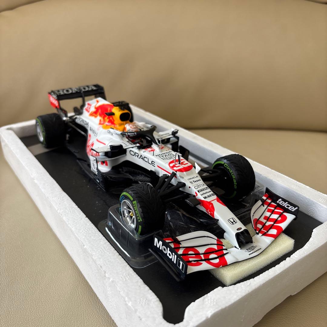 1/18ミニチャンプス レッドブルRB16B M.フェルスタッペン