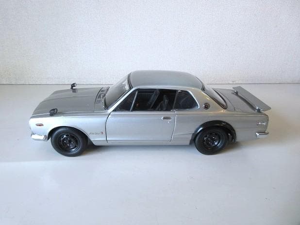特価 京商 (1/18) 日産 スカイライン GT-R(KPGC10)
