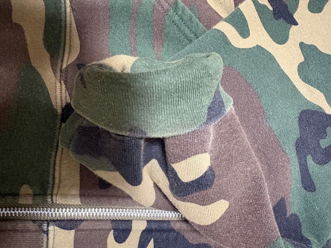 Supreme Small Box ジップパーカー　tig着用