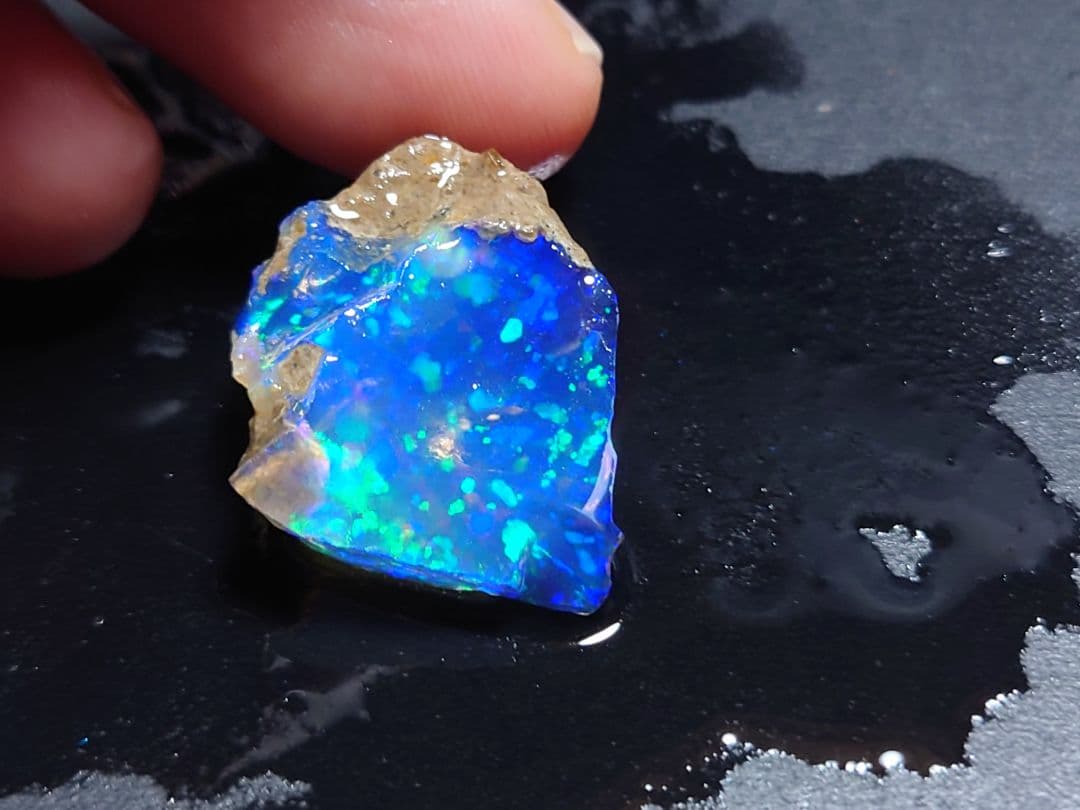 エチオピアウェロ産　チョーク　オパール　　原石　鉱物標本　星空のような