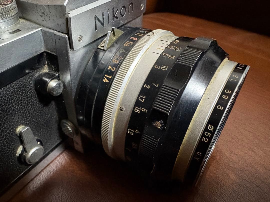 Nikon Ｆ　一眼レフカメラ Nikkor 50mmレンズ付き