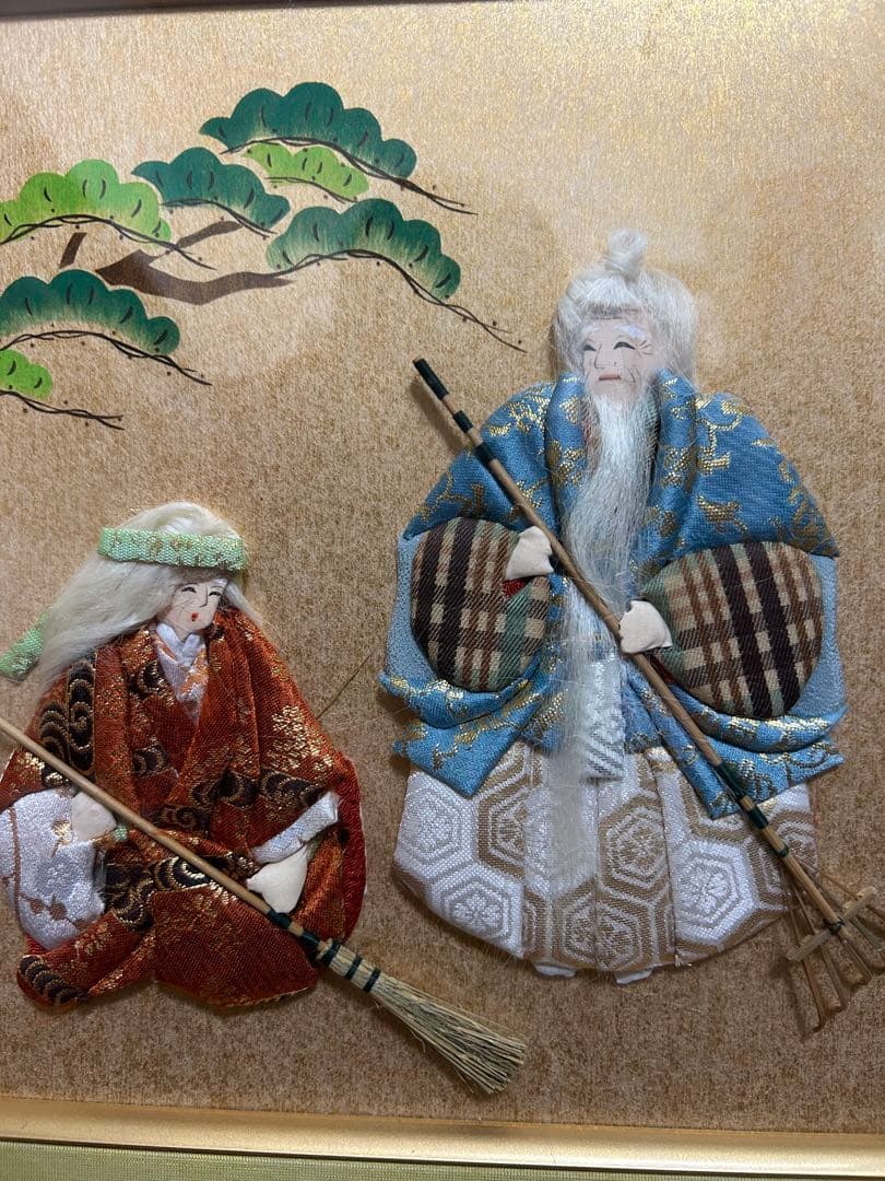 特選御和額 円形　細かい刺繍と装飾が特徴の作品