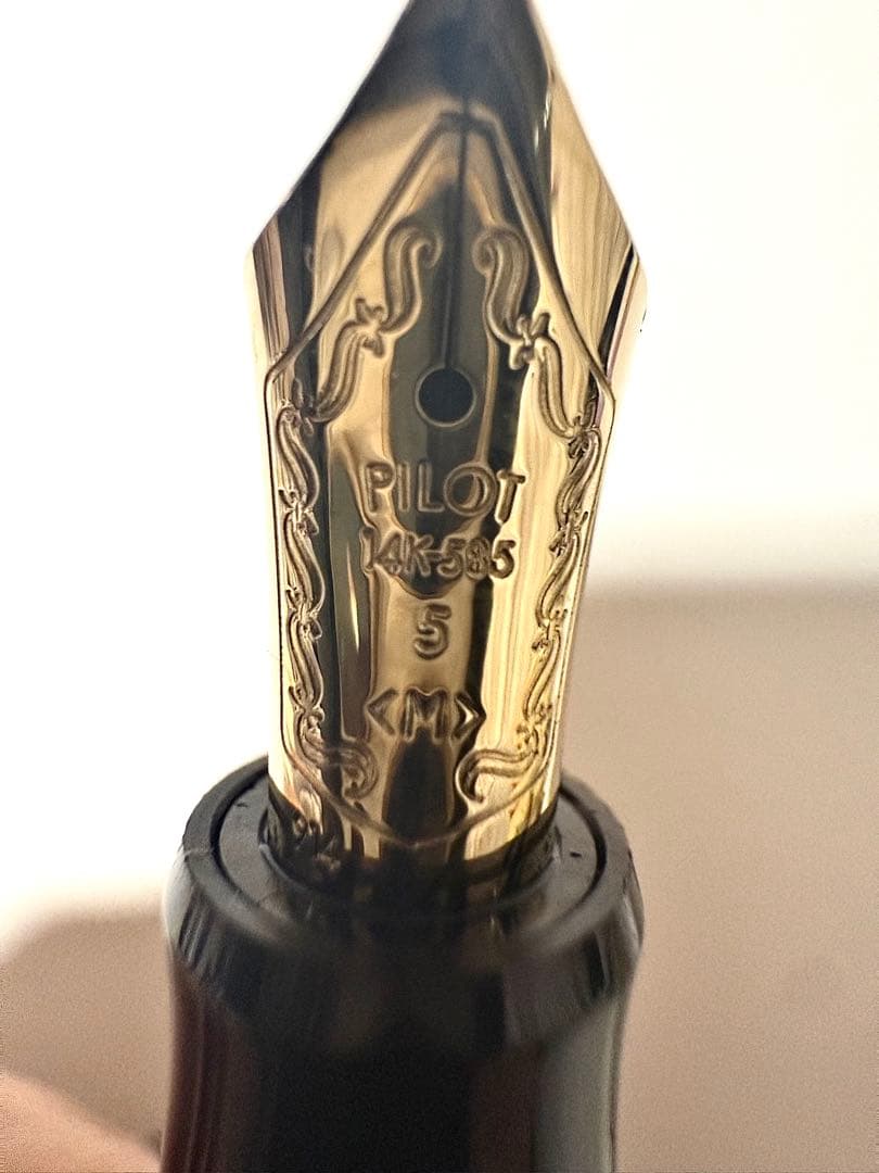 黒い万年筆 ペン先14k