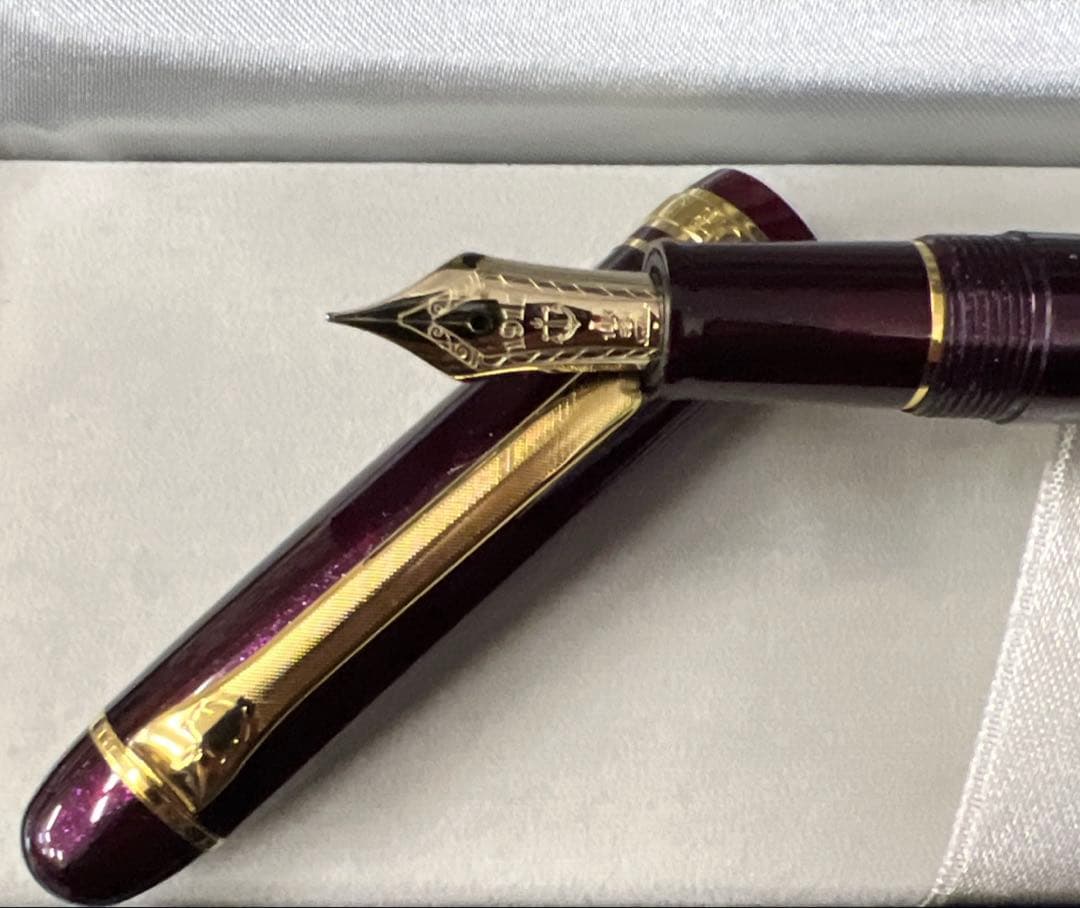 X’mas Sale‼️ SAILOR 創業記念 14K 金ラメ入りワインレッド