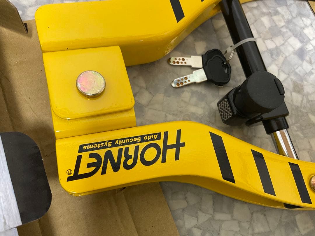 新品未使用品HORNET タイヤロック 鍵付き 防犯ステッカー付き