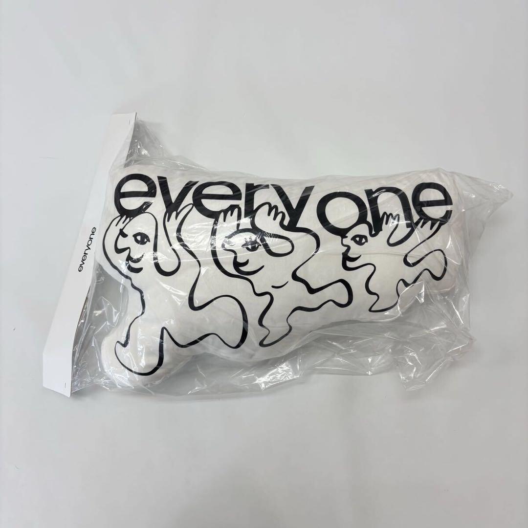新品 everyone エブリワン アート クッション