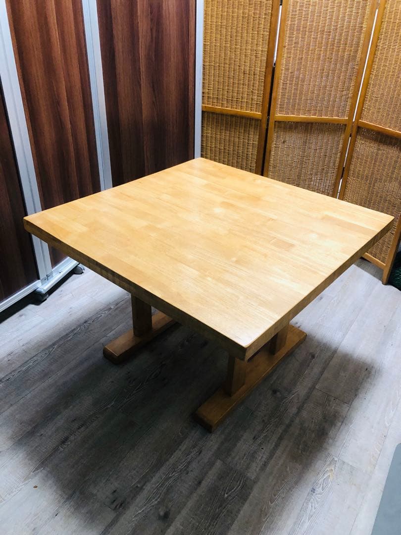 マナベインテリア　木製正方形　ダイニングテーブル　カフェテーブル