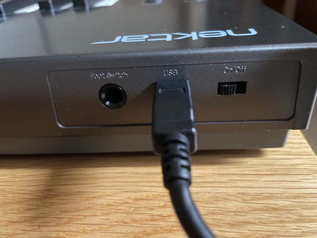 【美品】nektar IMPACT LX61+ MIDIコントローラー