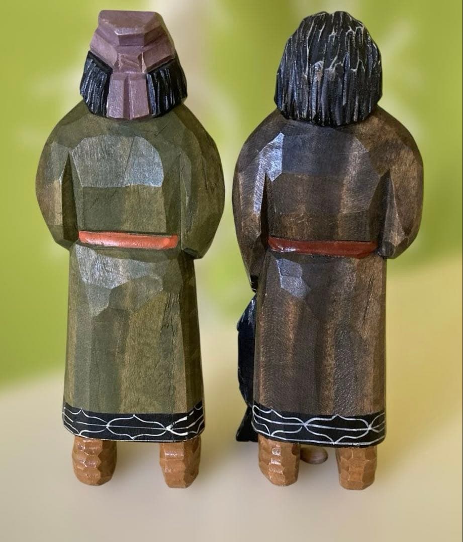 木彫り 農民美術 木端人形 アイヌ 夫婦 小熊 鮭　2体セット