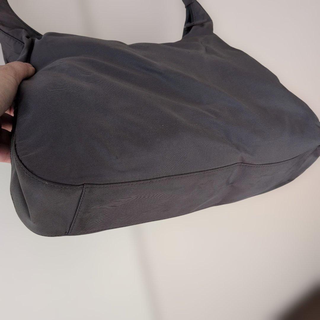 PRADA グレー ショルダーバッグ 値下げ！