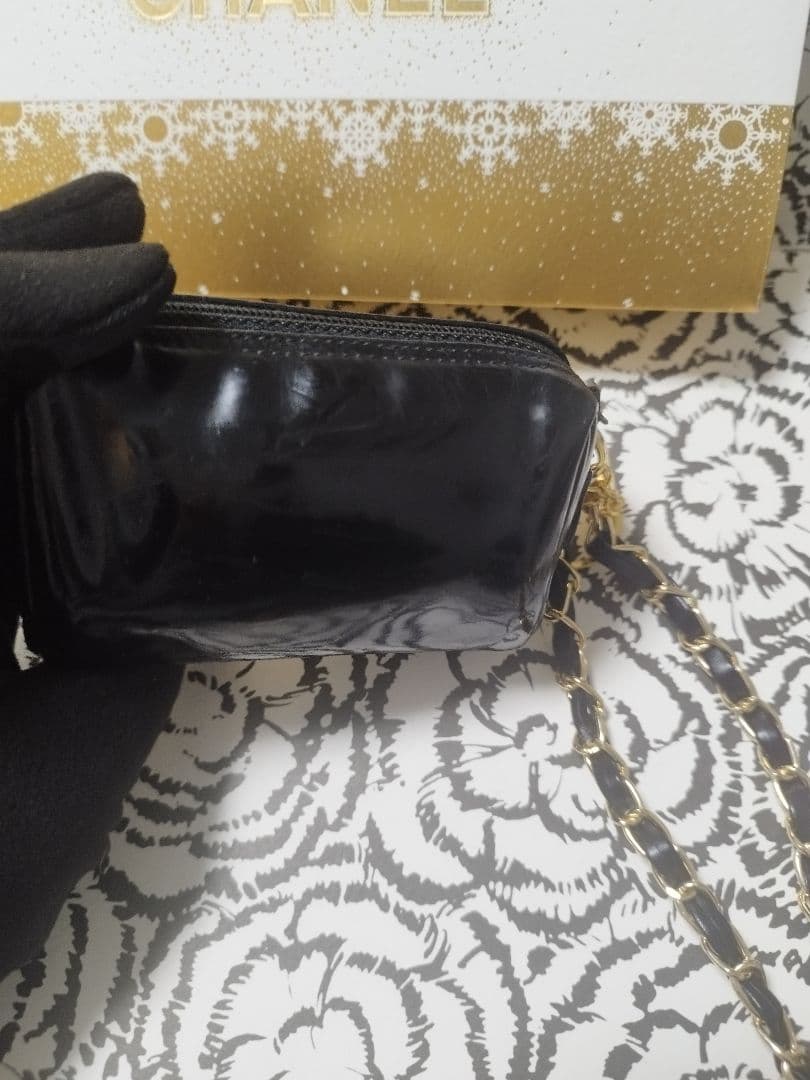 CHANEL 黒 レザー パテント　斜め掛け