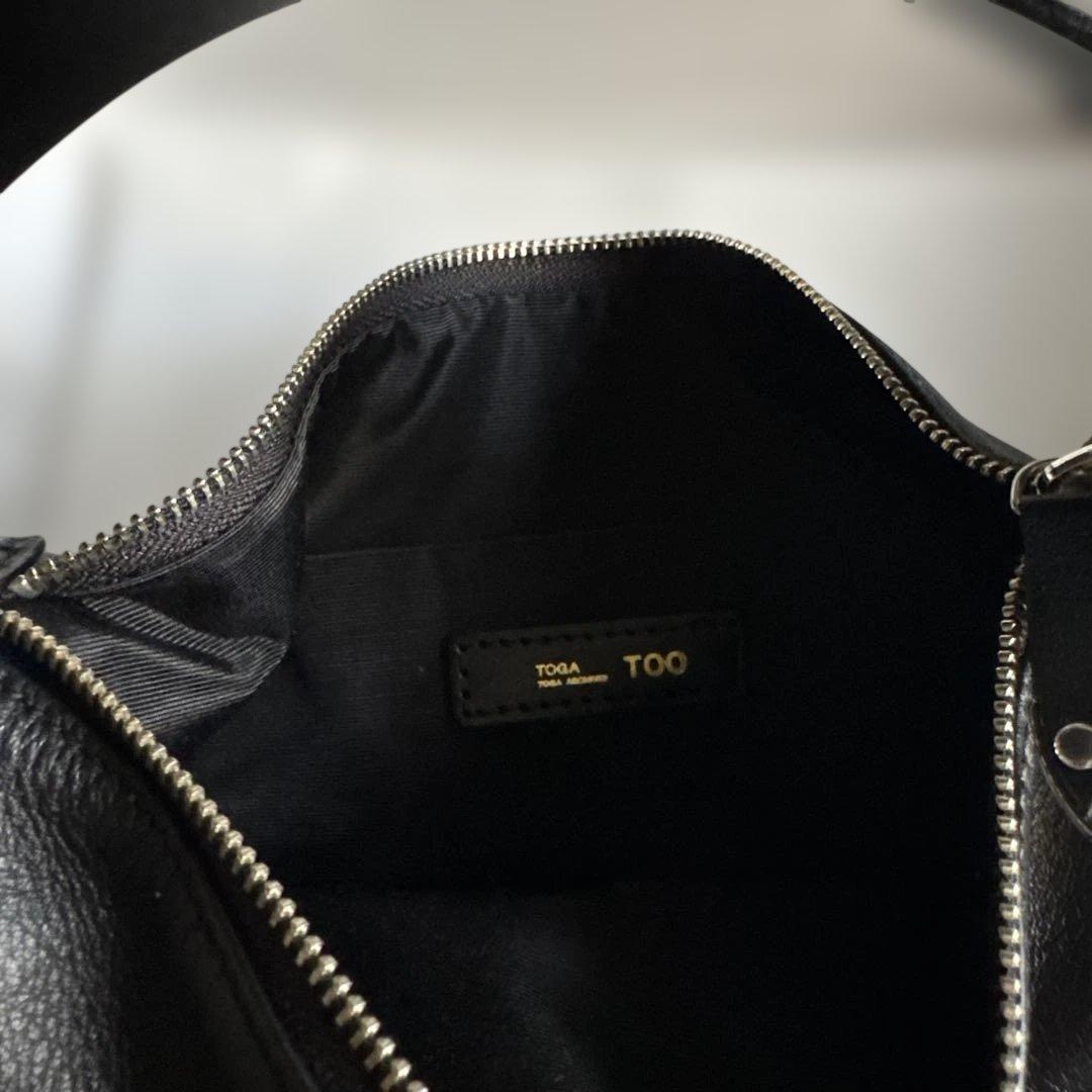 【TOGA TOO】レザーミニバッグ（ブラック）