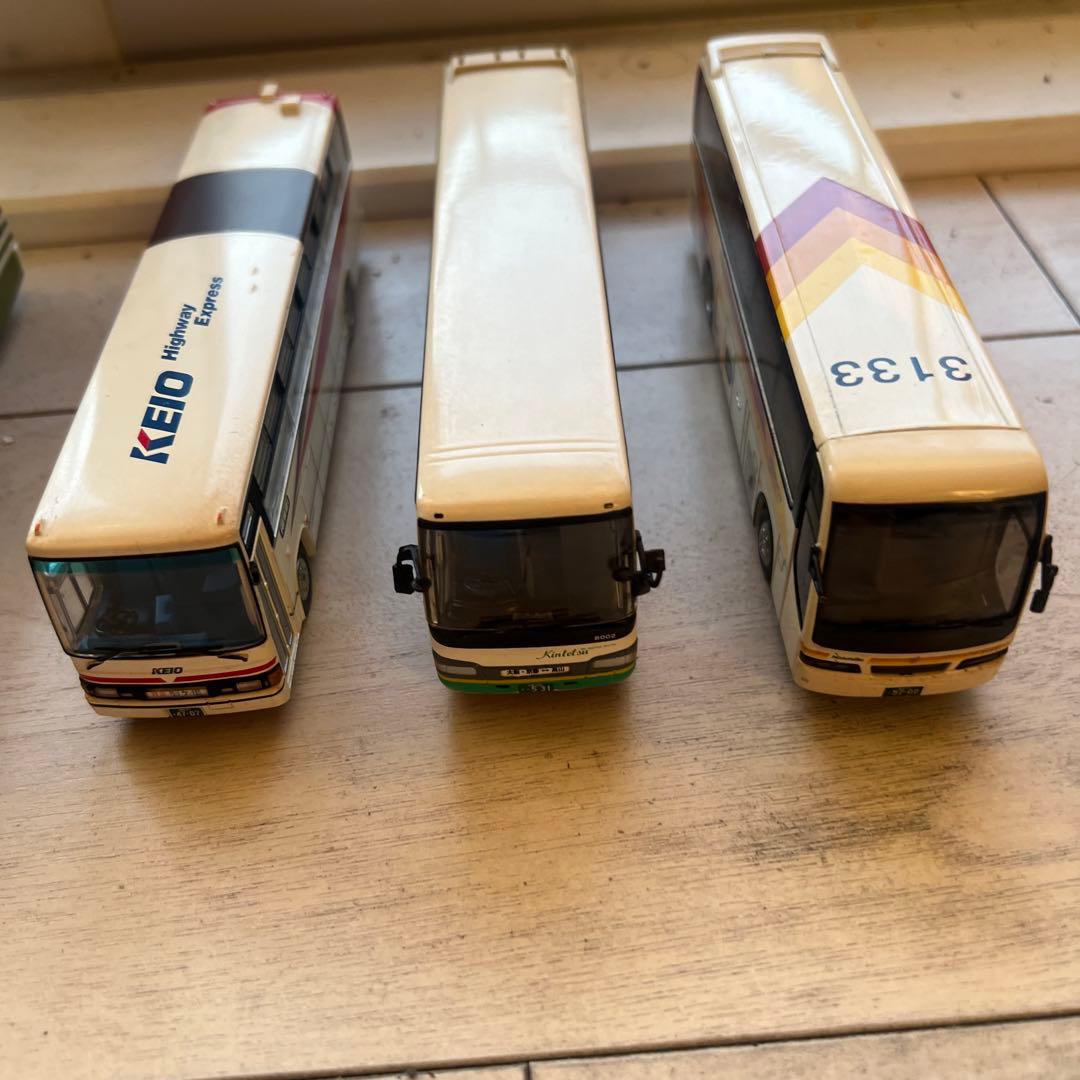 バスの模型です15個