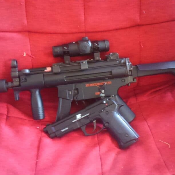 ガス銃と電動ガン