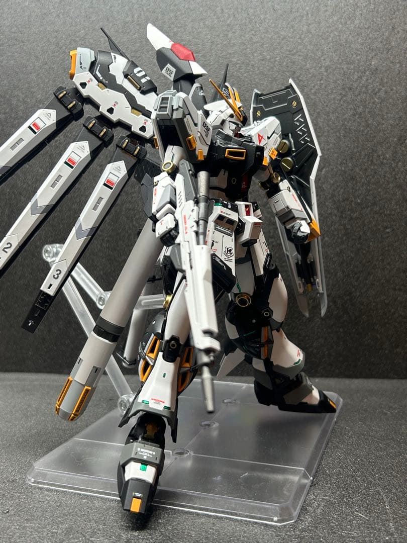 rg hi-νガンダム　完成品　νガンダムカラー