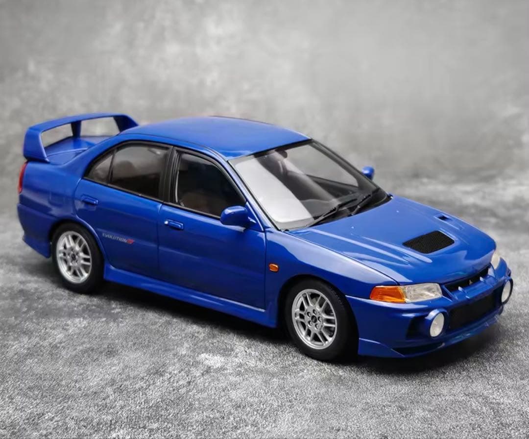 1:18 Mitsubishi Lancer Evolution IVミニカー