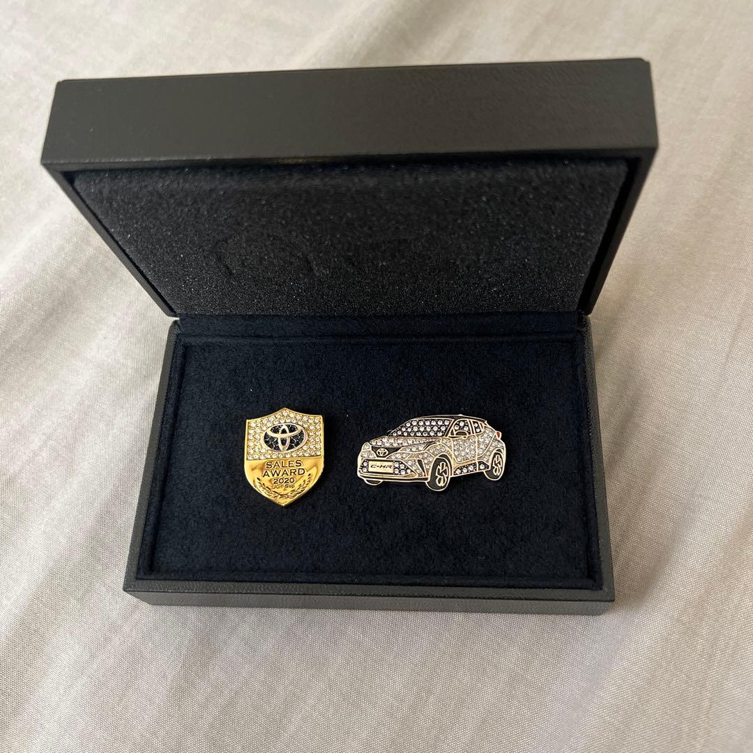 C-HR ピンバッジ