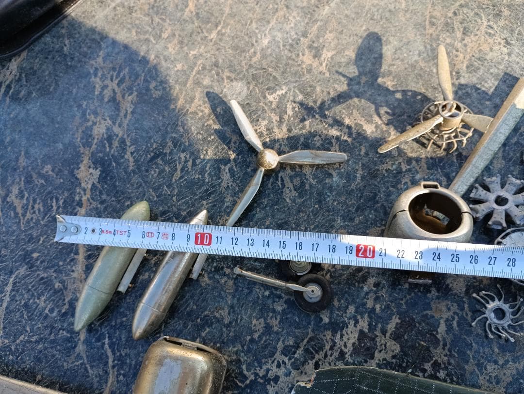 １６０４）ずっしり重いダイカスト製　ゼロ戦？　２機まとめて　難あり