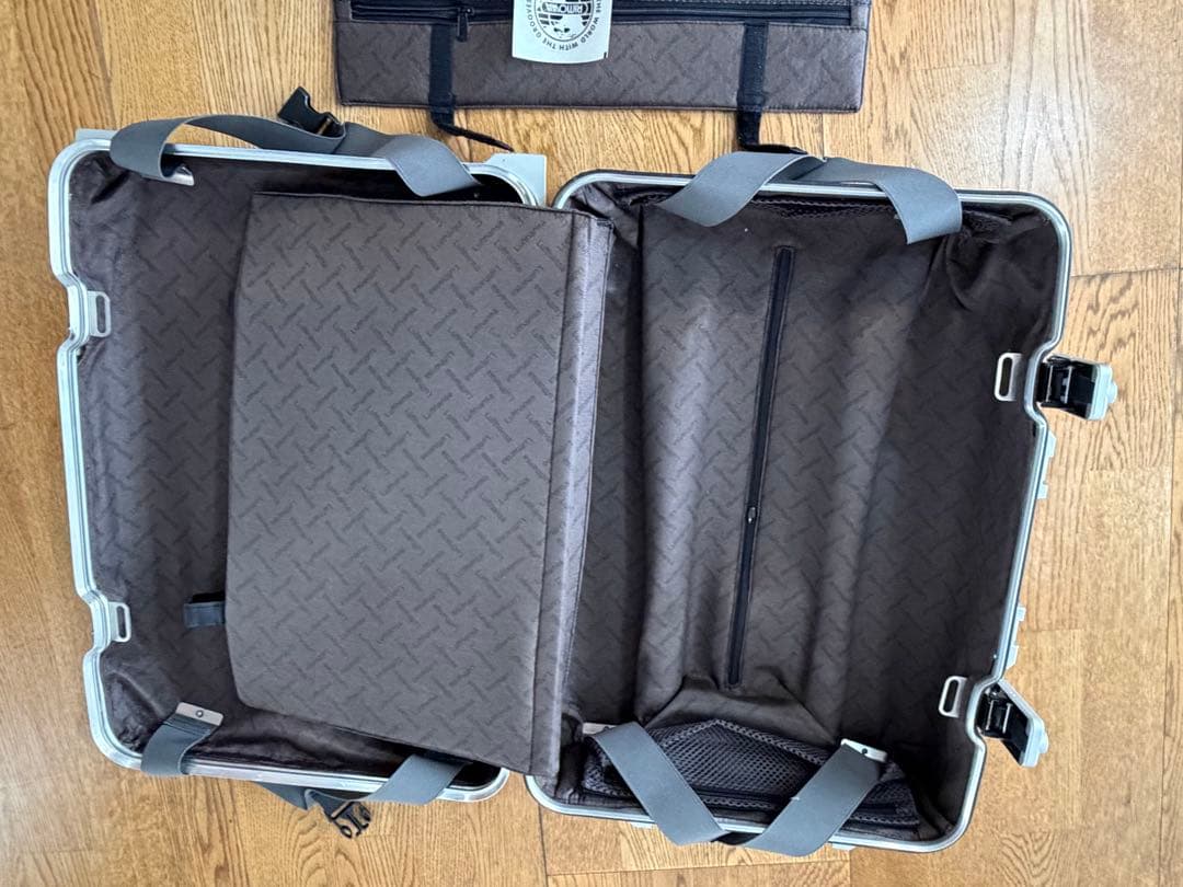 Lufthansa シルバーキャリーケース 32L