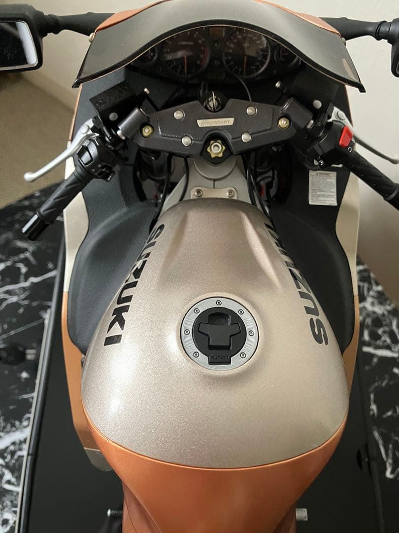 デアゴスティーニ SUZUKI GSX1300R 隼 組立完成品