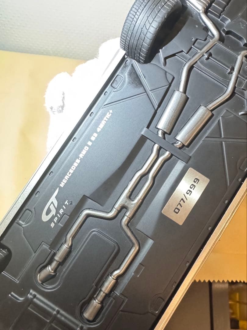 Mercedes-Benz AMG E63 セダン ミニカー1/18