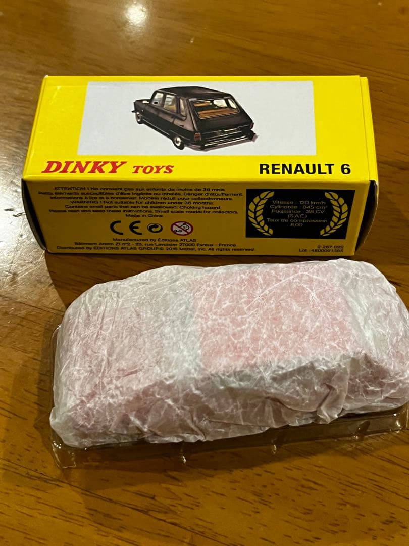 Dinky Toys Renault 6 レッド ミニカー　ディンキールノー6