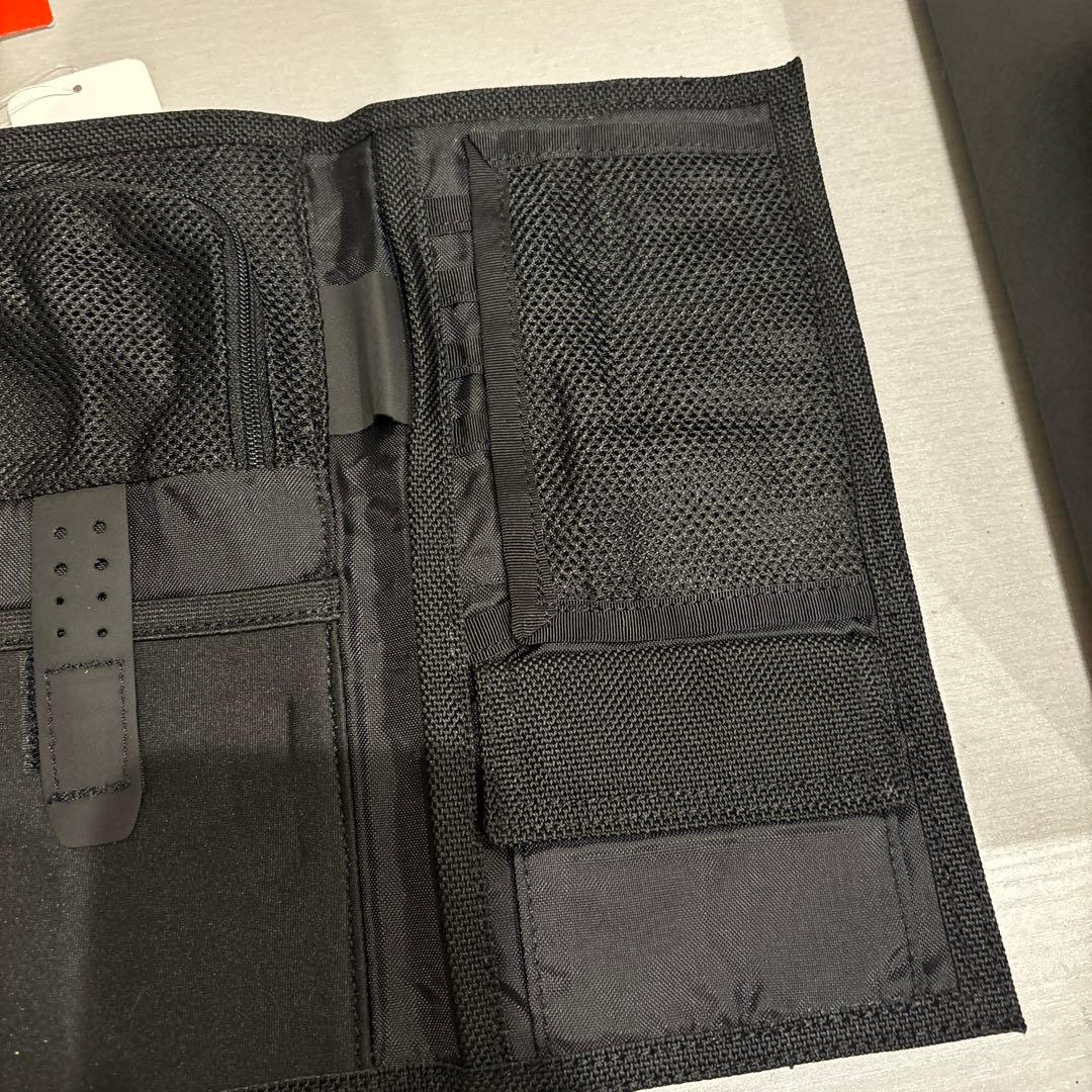 新品限定完売！ノースフェイスシャトルトラベルウォレット/ブラックパスポートケース