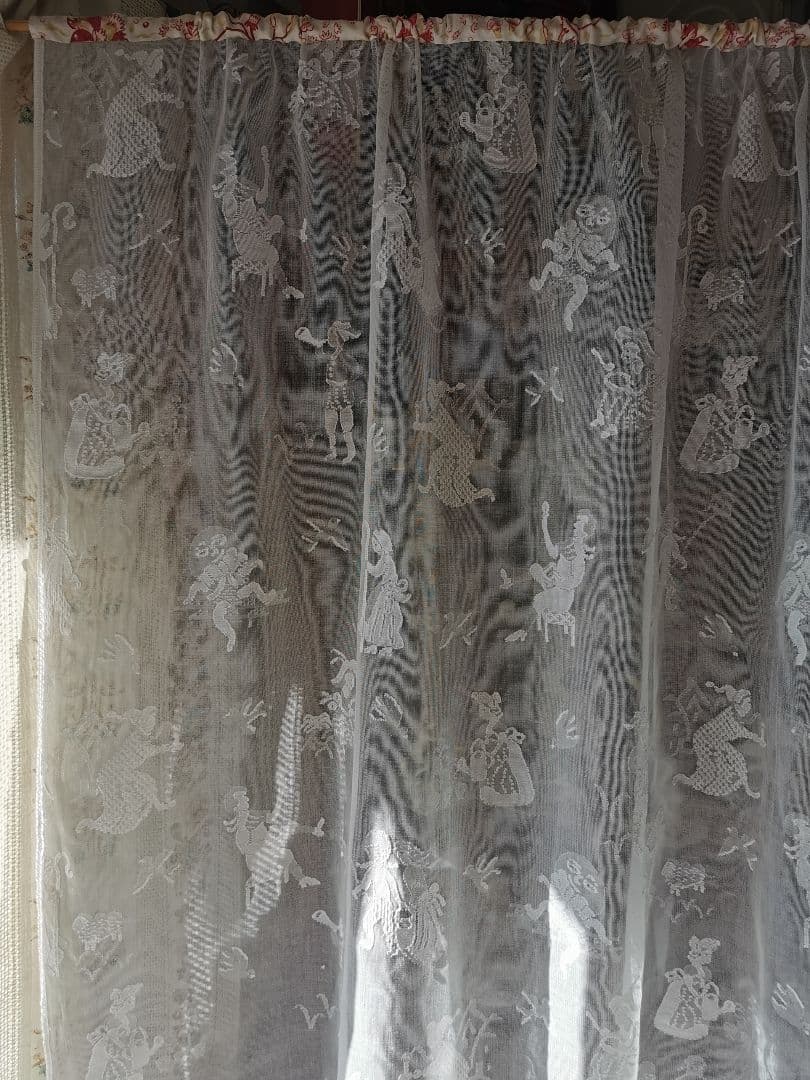 アンティーク お伽話 童話マドラスレースカーテンパネル ナーサリーライム 花更紗