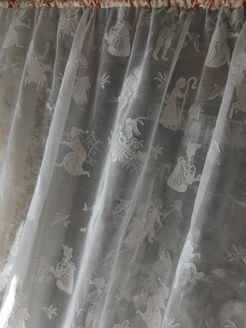 アンティーク お伽話 童話マドラスレースカーテンパネル ナーサリーライム 花更紗