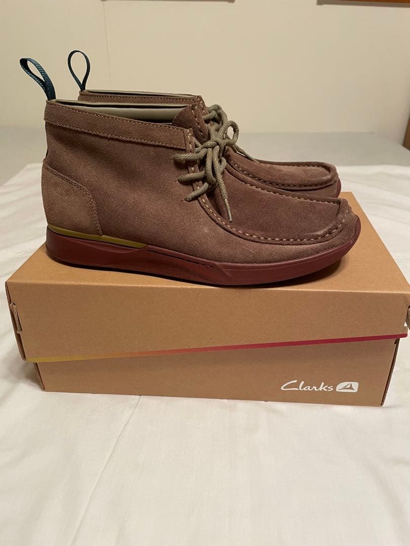 【新品・未使用】Clarks Wallabeeスウェード オリーブ25.0㎝