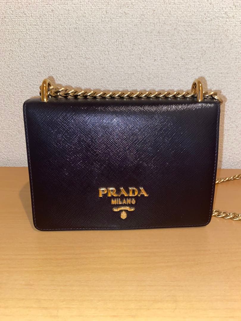 PRADA サフィアーノレザーバッグ　紫