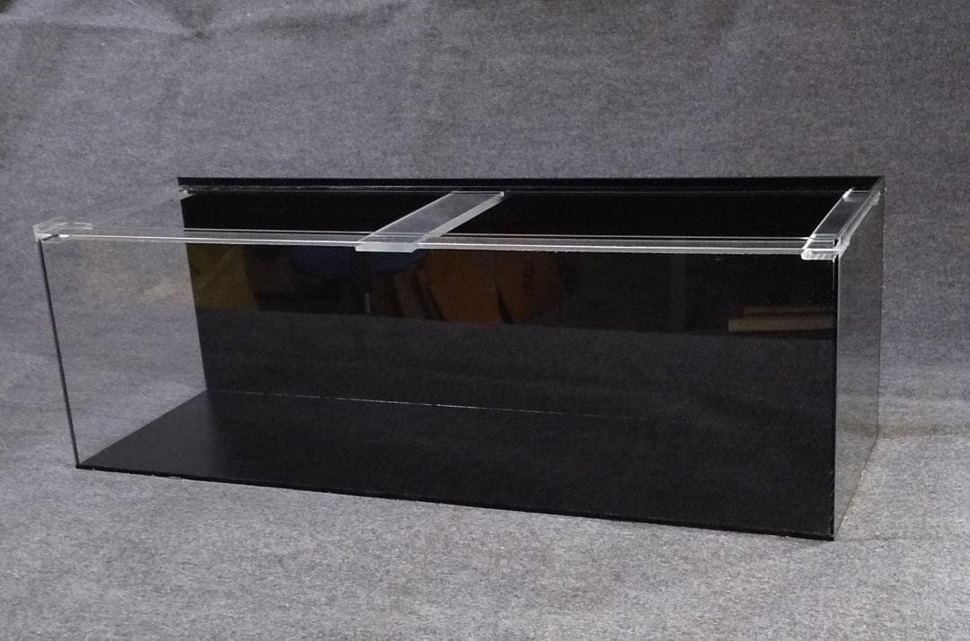 アクリル水槽 5×5mm（900×300×300）(背面、底面黒マット板）