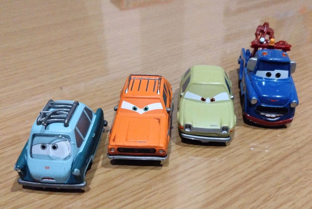 カーズトミカ　映画カーズ2　24台セット(中古品)　※バラ売り不可