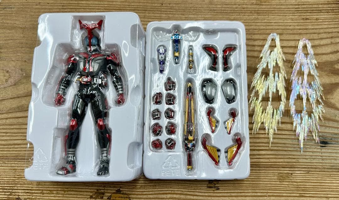 236 中古 真骨彫 仮面ライダーカブト ハイパーフォーム