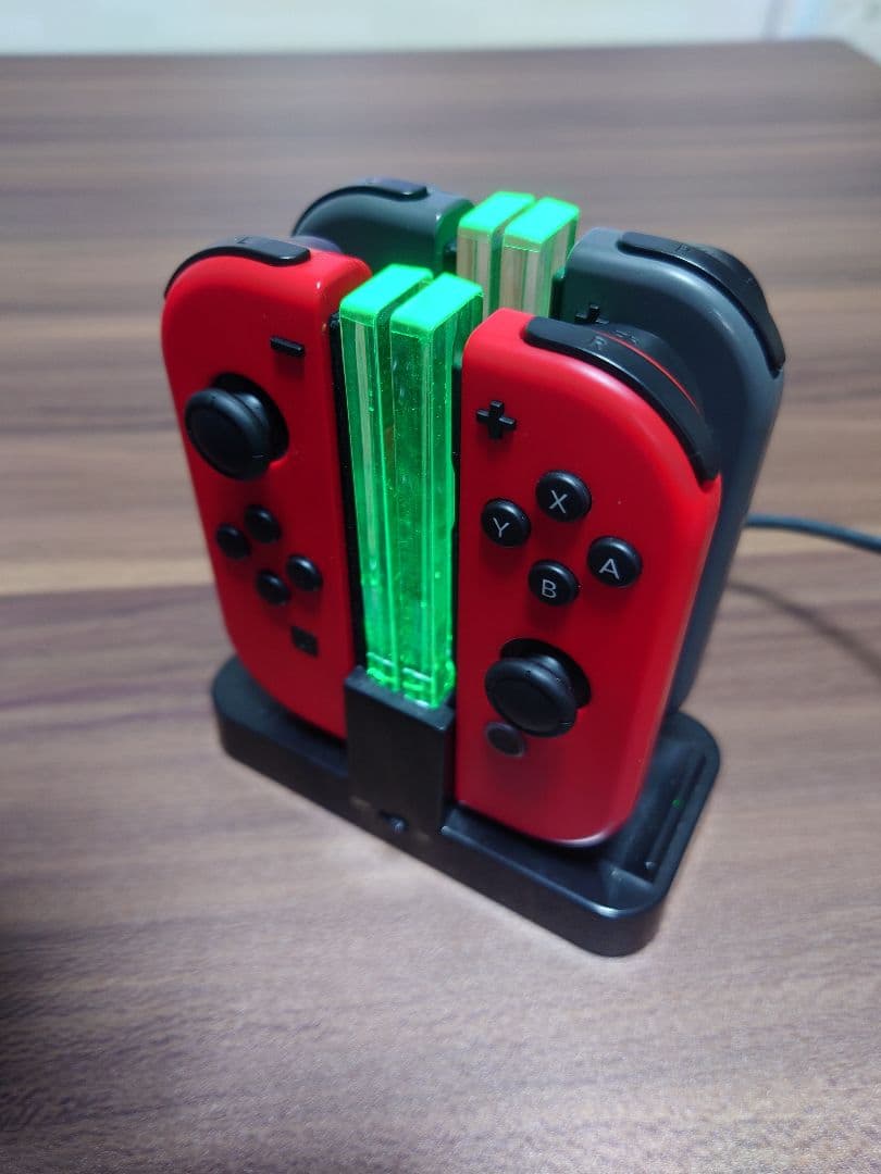 スイッチ本体 マリオカート8デラックス 赤のジョイコン・充電器・ハンドル付き