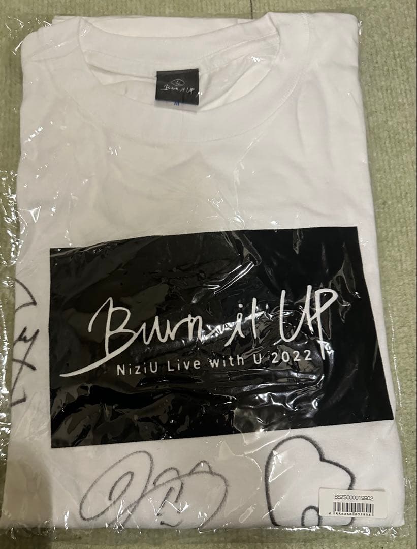 NiziU 全員サイン　Tシャツ
