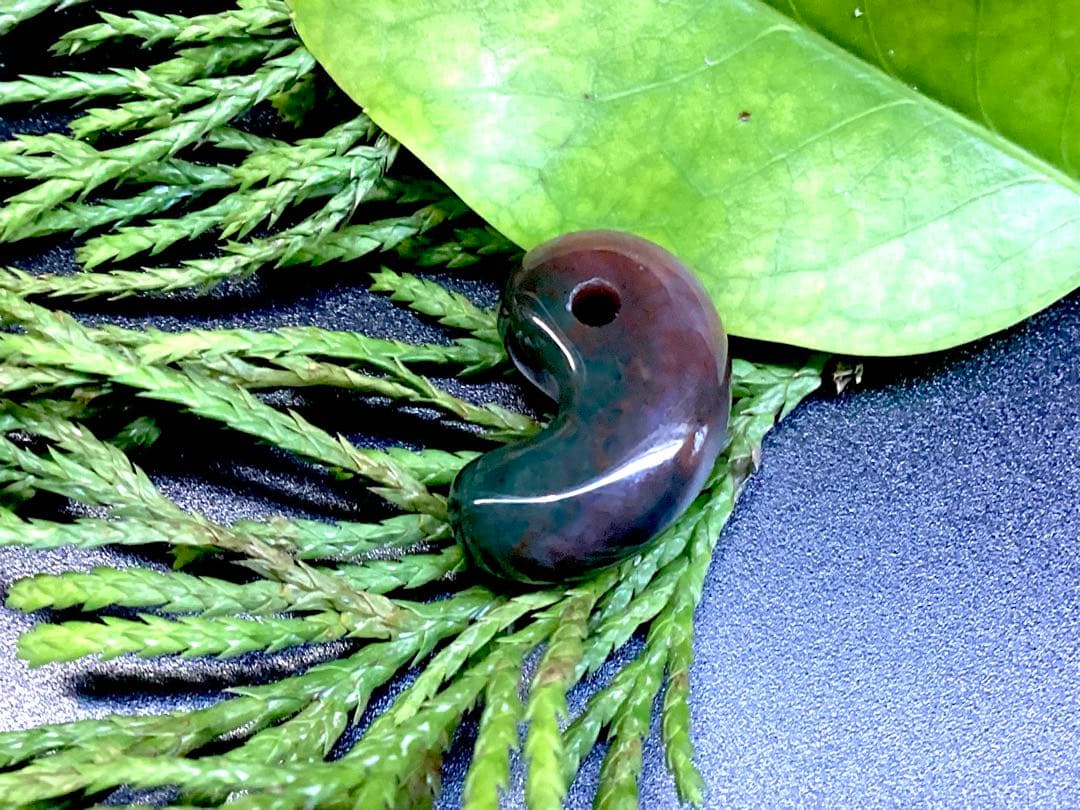 50年前の伊勢青石 コレクション　赤茶【ヘマタイト】　レア勾玉鑑別書無しの安価‼️