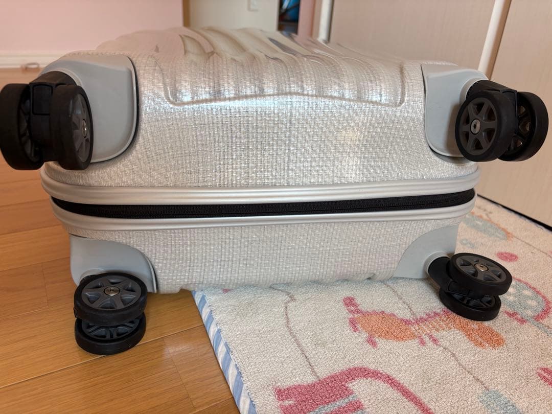 サムソナイト シーライト スピナー 55 美品　ホワイト