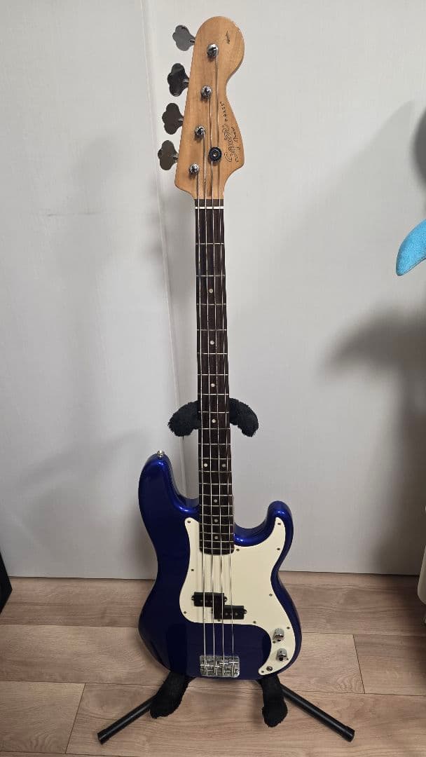 ベース Squier Affinity Series Bass Blue