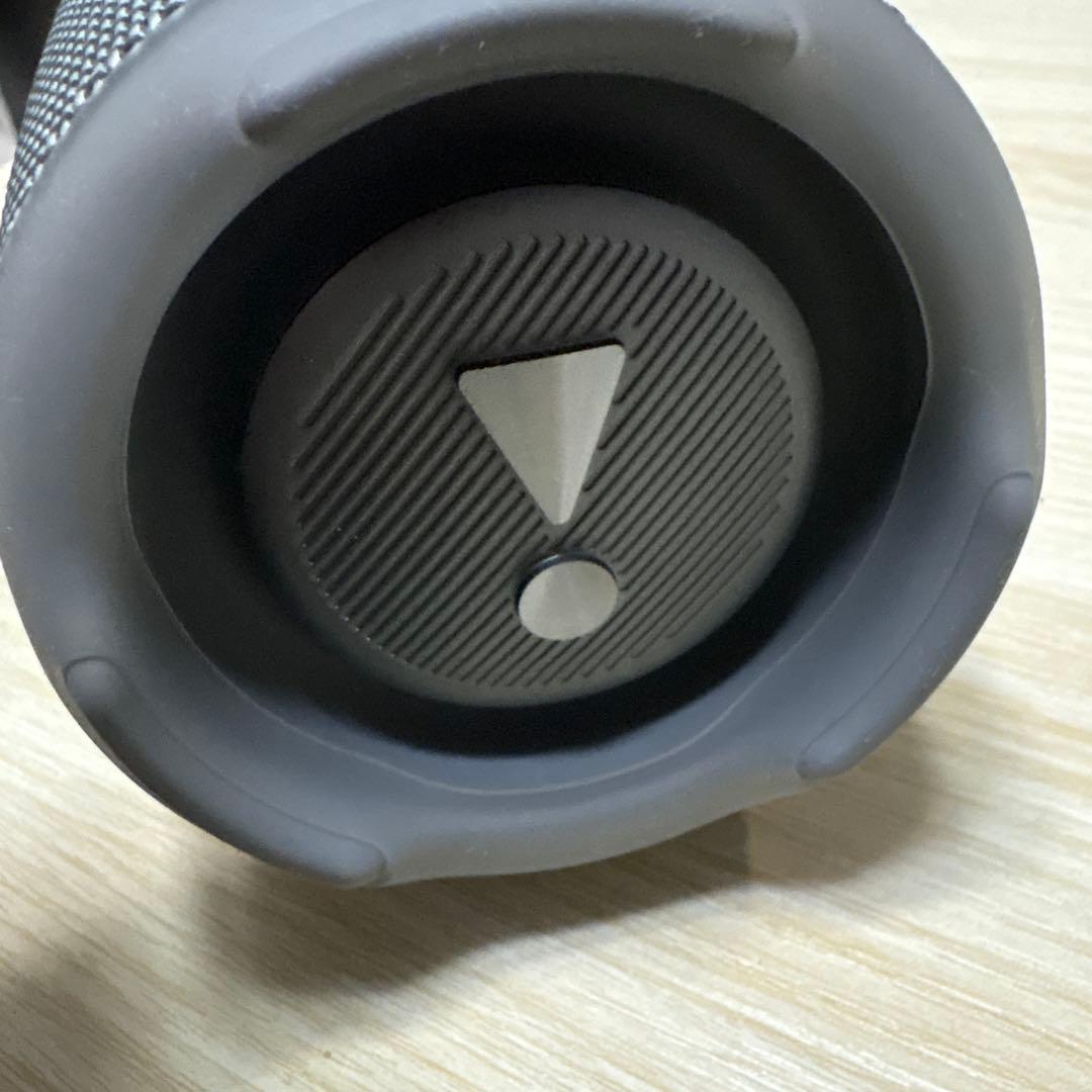 JBL charge5 グレー　ゴム部分の一部欠け以外は超美品