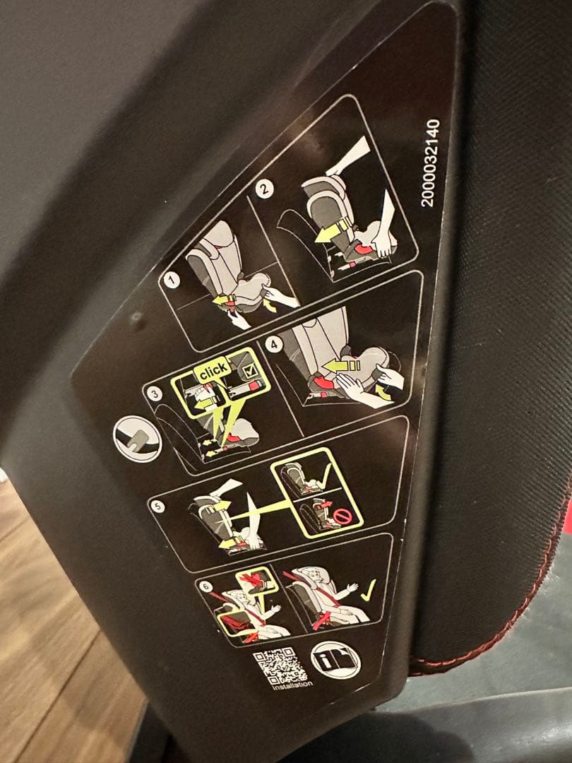 メルセデスベンツ　AMG ジュニアシート