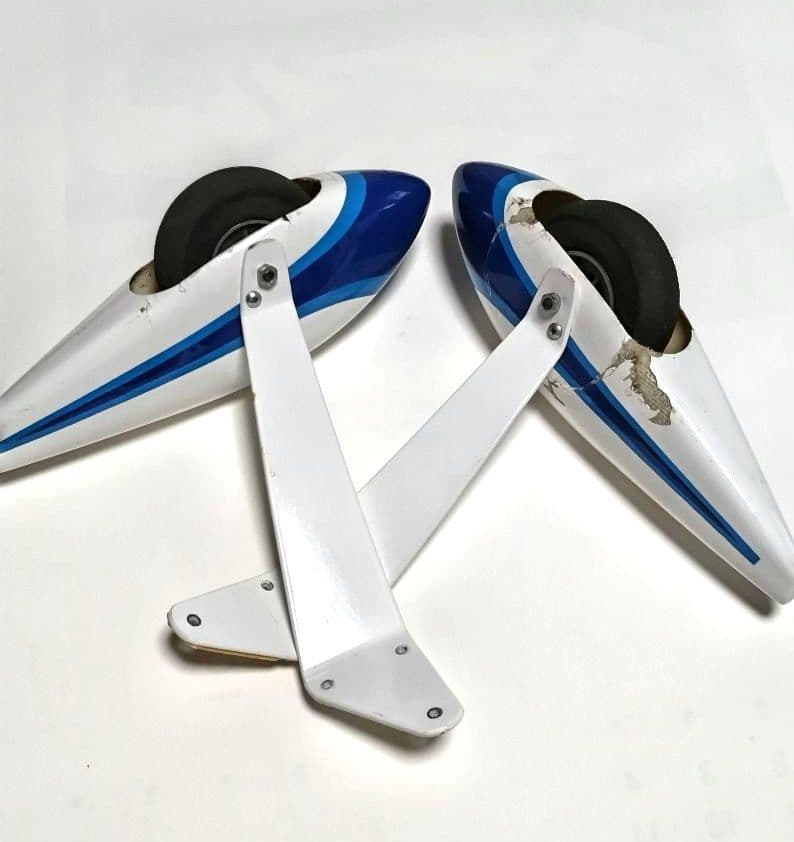 K&S製  Grace 機体のみ、水上機用フロート付 中古