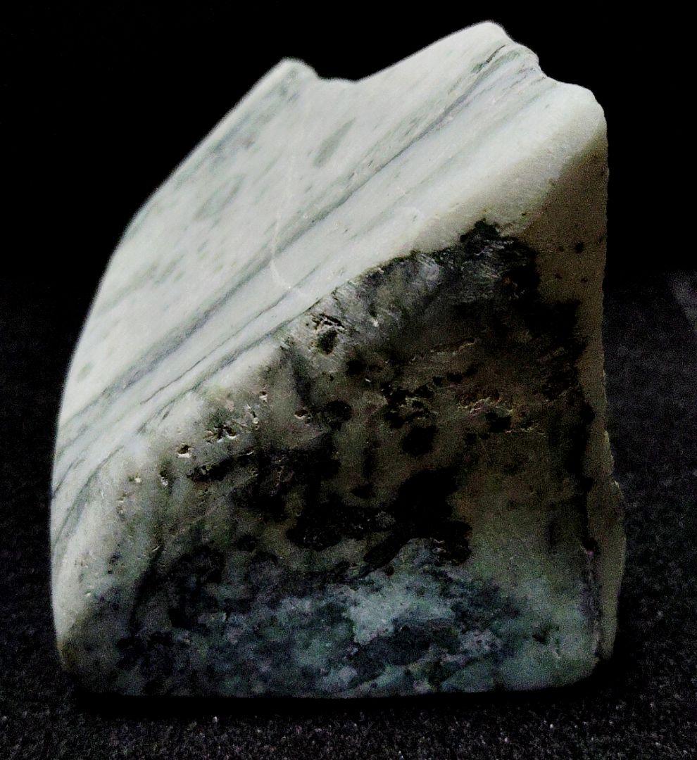 ★翡翠原石★稀少！下仁田翡翠【カチ割り・5面磨き577ｇ】